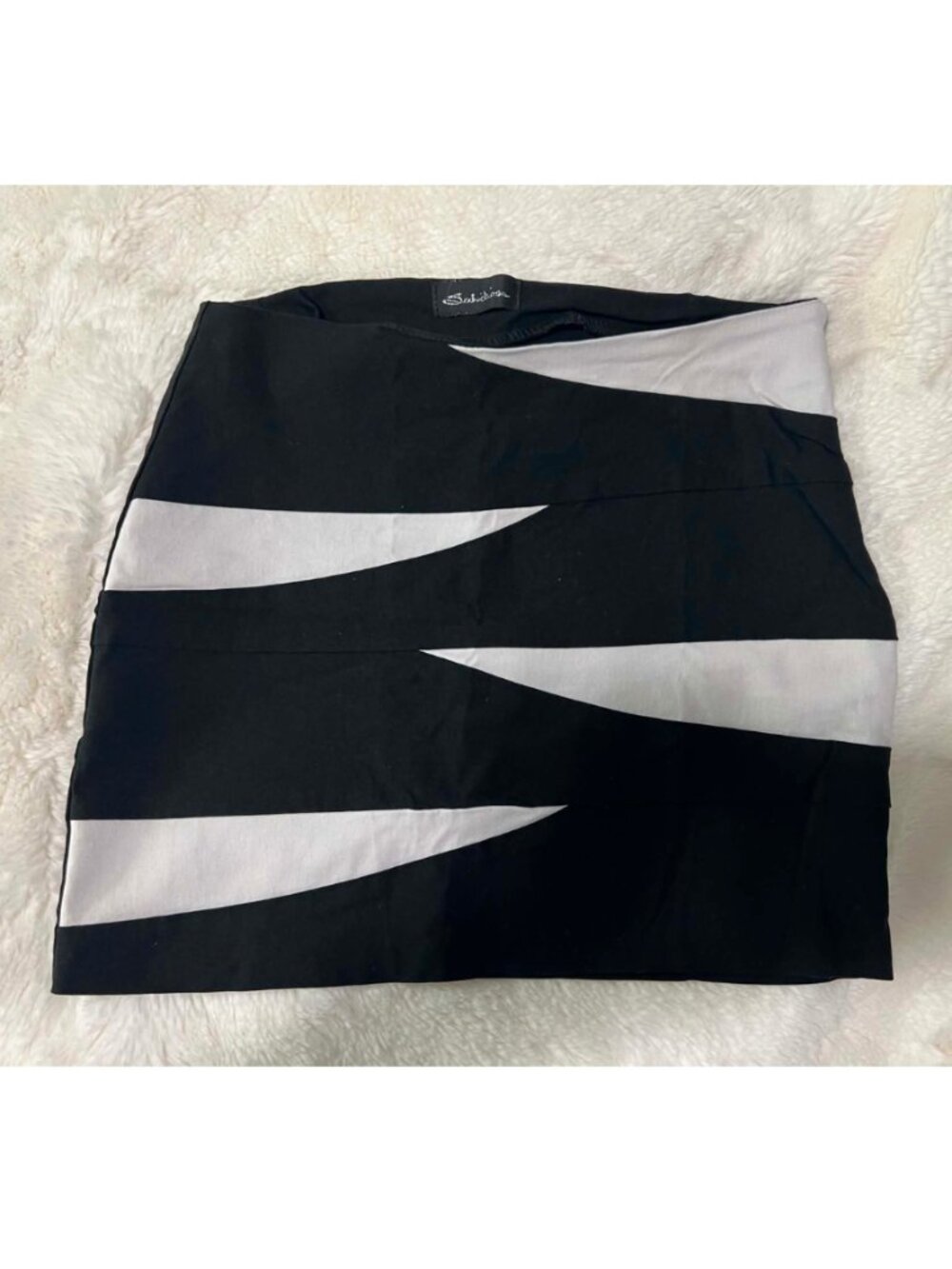 Vintage Y2K black and white bodycon mini skirt, large